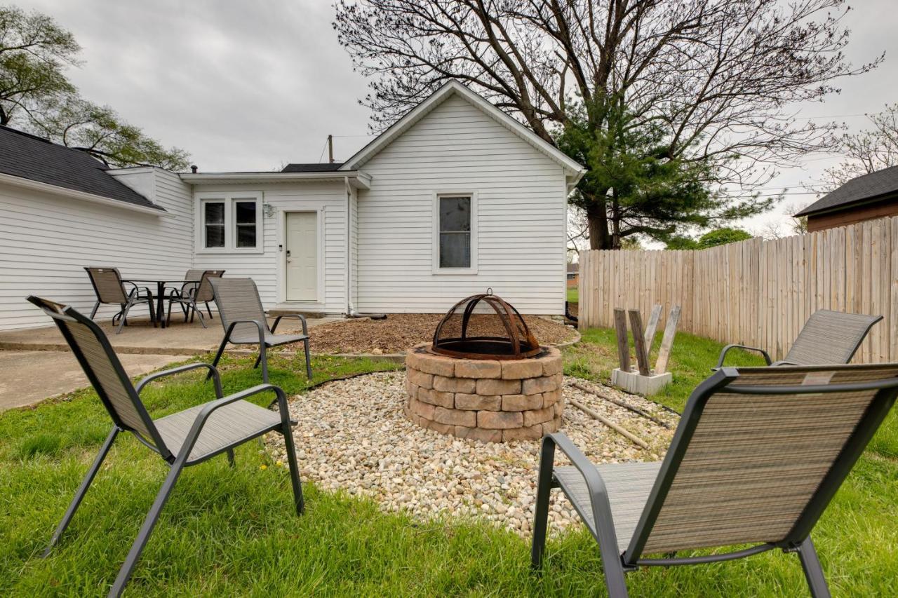 Modern Family Home In Mason With Backyard And Fire Pit Екстериор снимка